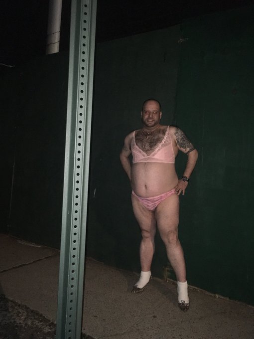 Help me drain my newest sissy boy with a rt game! Make his pockets hurt.  $2-💭  $2-🔁  $2-&hearts;️   2 comment<a href="/tag/find"class="tags"><span>#find</span></a>