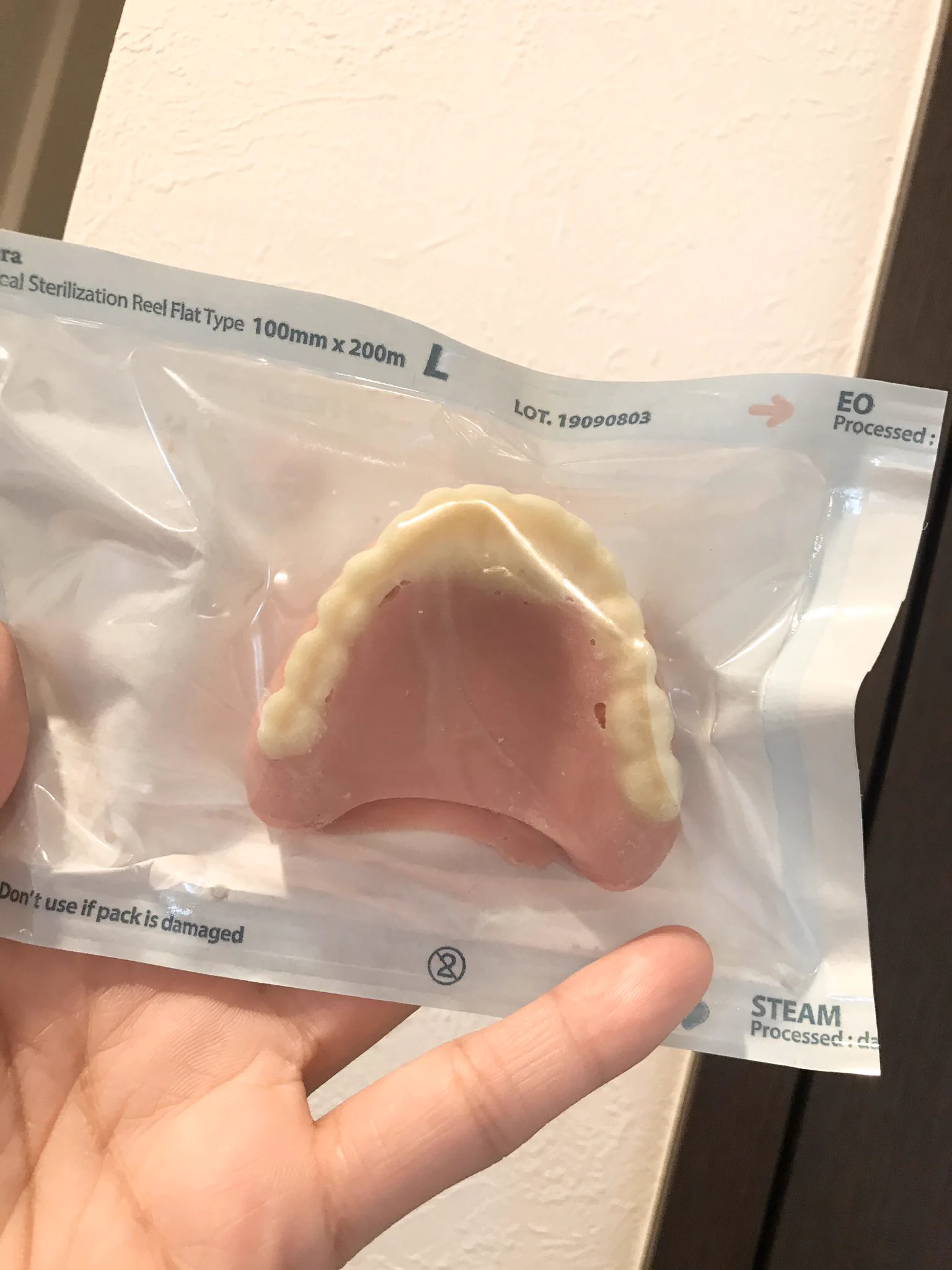 めちゃくちゃリアル！wwwバレンタインに歯医者さんから貰ったチョコがすごかった！ www