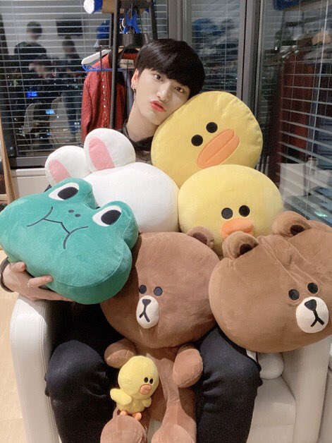 ⌗  :: day 45. my valentine’s day was off to a great start as soon as i woke up this morning because i saw that you had posted :’) you look so cute with all those plushies. you don’t know it, but you’re my valentine this year alright? okay, happy valentine’s day i love you! ღ