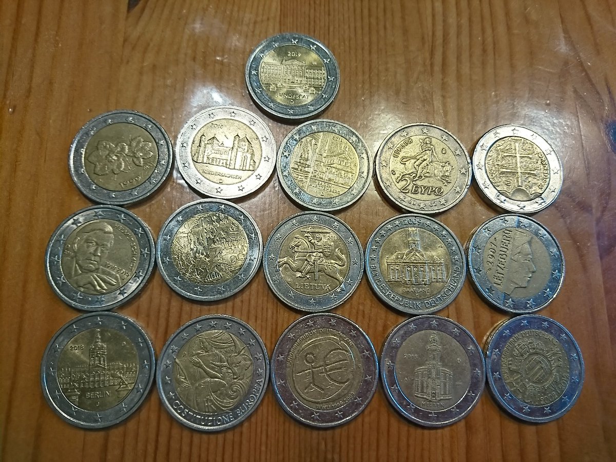 ローゼン 2ユーロ硬貨を集めている人達がいて 上の子の為に交換して来た 右の変わったのはユーロ導入10周年記念硬貨だそう