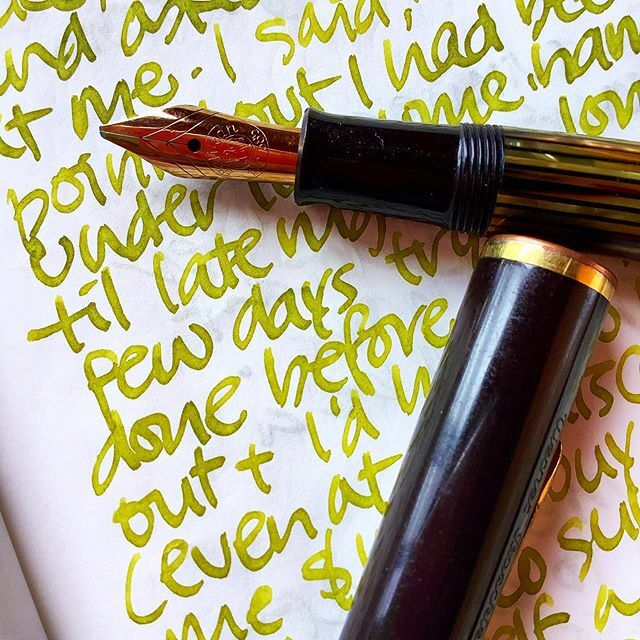 aileen09's tweet photo. An OM (Oblique M) Pelikan nib,  a new member of the family. I find myself particularly enjoying oblique Pelikan nibs even though in the past I avoided them in the mistaken belief that they’d be awkward. Now I find them more enjoyable than my italic nibs.… https://t.co/DVNUh5alc4 https://t.co/C6MJGSNLsZ