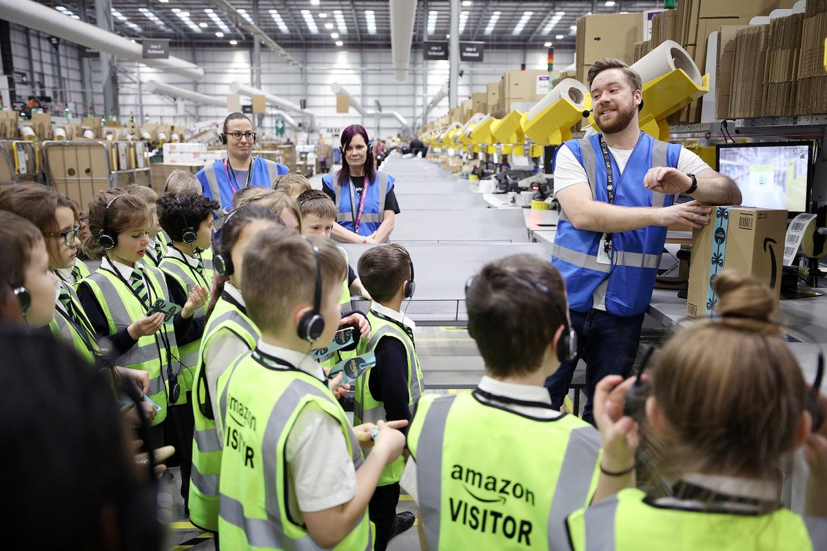 ScienceWeekUK's tweet photo. Did you know your classroom can take an #amazonfctour and see behind the scenes at one of @AmazonNewsUK’s seven fulfilment centres? They will even pay for your transport for schools in challenging circumstances! Learn more at https://t.co/aQVuLNRu4j https://t.co/mmKZC777Nb
