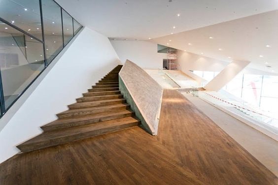 Have you ever been to the Eye museum in Amsterdam? It’s a perfect activity for the lazy days during the weekends. Put on your Corduroy shirt, this soft fabric will make you feel super comfortable. #shirtbyhand #eyefilmmuseum #amsterdam ift.tt/2Stexqn