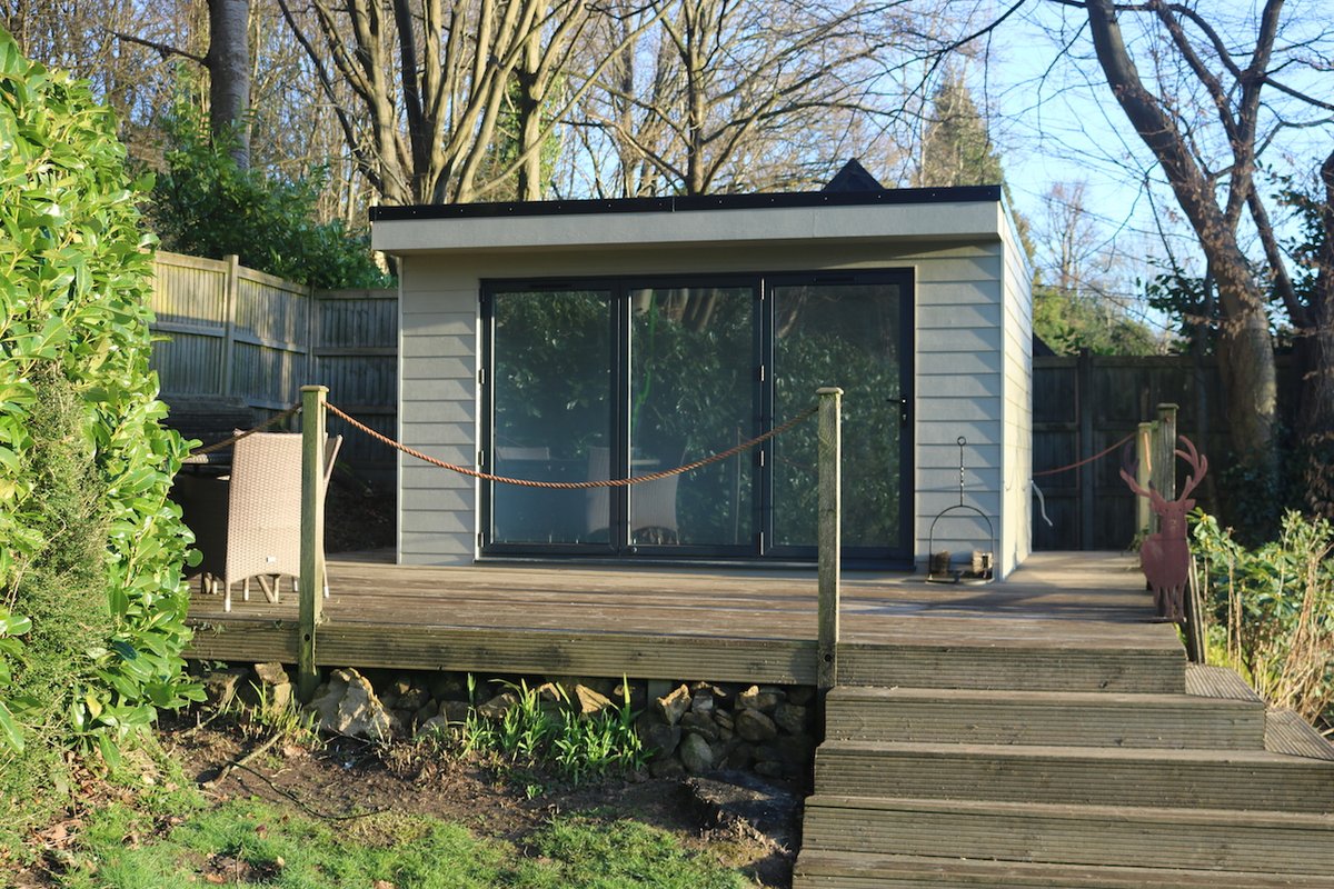 Our latest #gardenroom sits at 4m x 3.5m with aluminium bi-fold doors. Our customers wanted to add a splash of colour to their #studio, so we selected a green cedral weatherboard cladding bit.ly/2lWV1PO