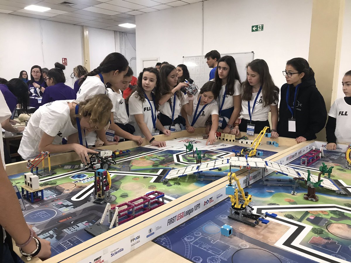 vanmar80's tweet photo. First Lego League https://t.co/OJ1WKUy8V4