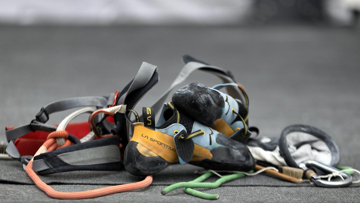 franceinfo's tweet photo. Abus sexuels dans le sport : quatre plaintes visent des encadrants et un président de club d'escalade
https://t.co/A1u9z3E8Ne https://t.co/Ziagtklq03