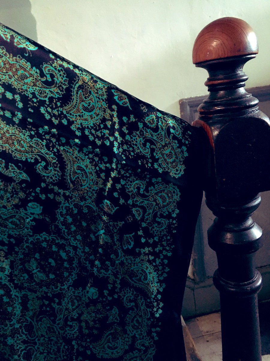 RosinMurphy's tweet photo. #objectofdesign The Scarf or shawl in Ireland is having a moment ... particularly the beautiful reinterpretation of the Galway shawl by Lou Brennan who has reworked these divine paisley originals to the most extraordinary beautiful silk and cottons with hand drawn prints https://t.co/01ekeME5Jo