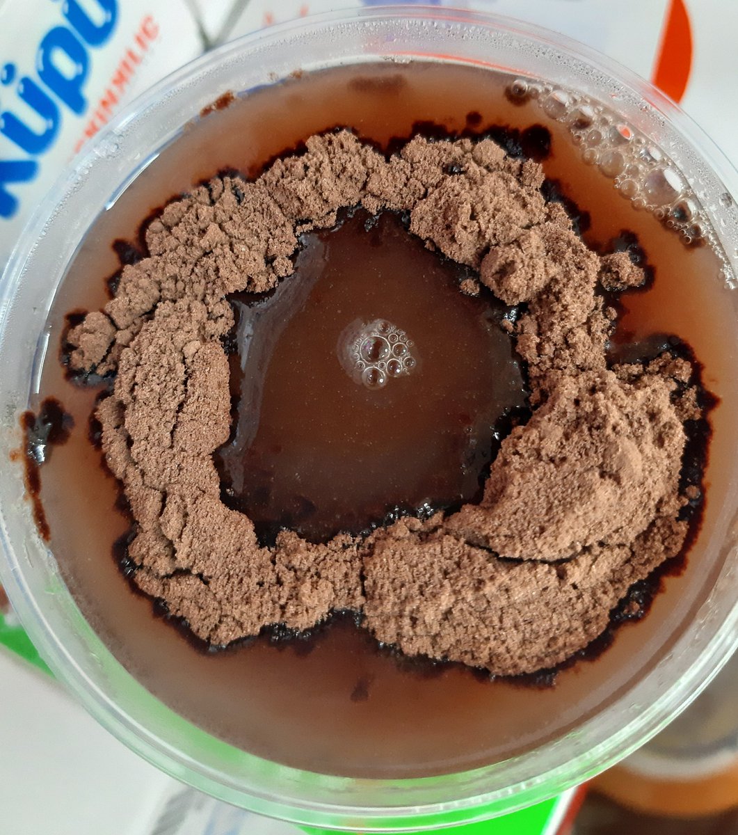 Kenarları  kabarmış ortası köpürmüş  nedir aceba bilen varmı