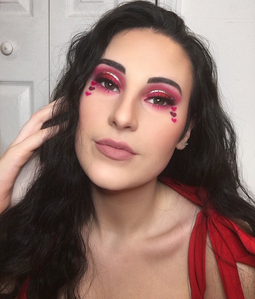 lexisizzle72's tweet photo. @ABHcosmetics @ABHcosmetics Carli Bybel Palette and Brow wiz https://t.co/KwFKkLnBcd
