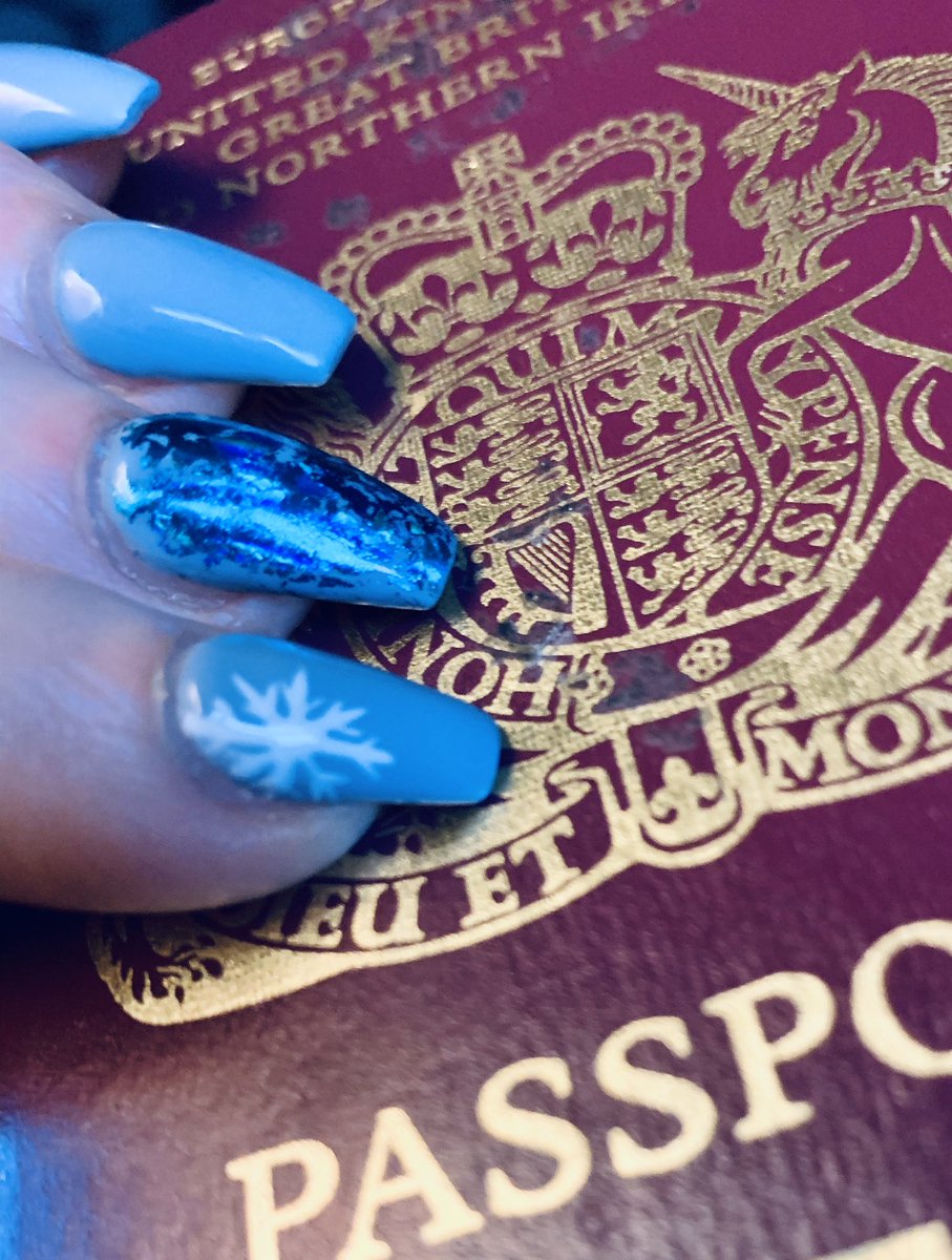 IceyClare1's tweet photo. A little sparkle & snow βοΈ Chamonix here I come πβοΈβ·βοΈ #Chamonix #skiing #halfterm #readytochill https://t.co/eYysx3v7d1