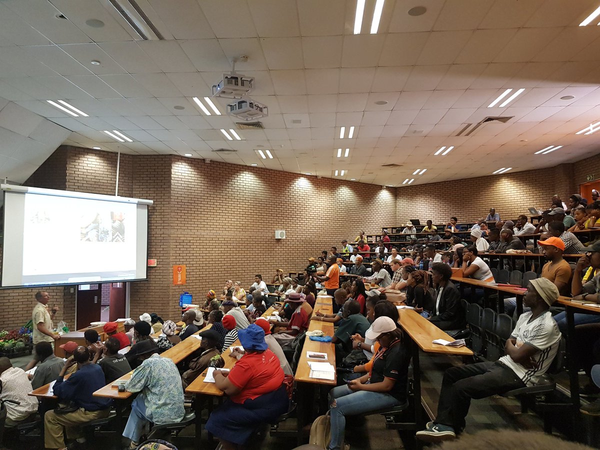 Zindaba-zodukla Farmers Lab Soweto @go2uj @NjobehPatrick @NaudeMalan @Antonissen_G @LEAP_Agri @VLIRUOS 'Scientists need to communicatie their findings in an understandable way to the society' = goals of @MYTOX_SOUTH