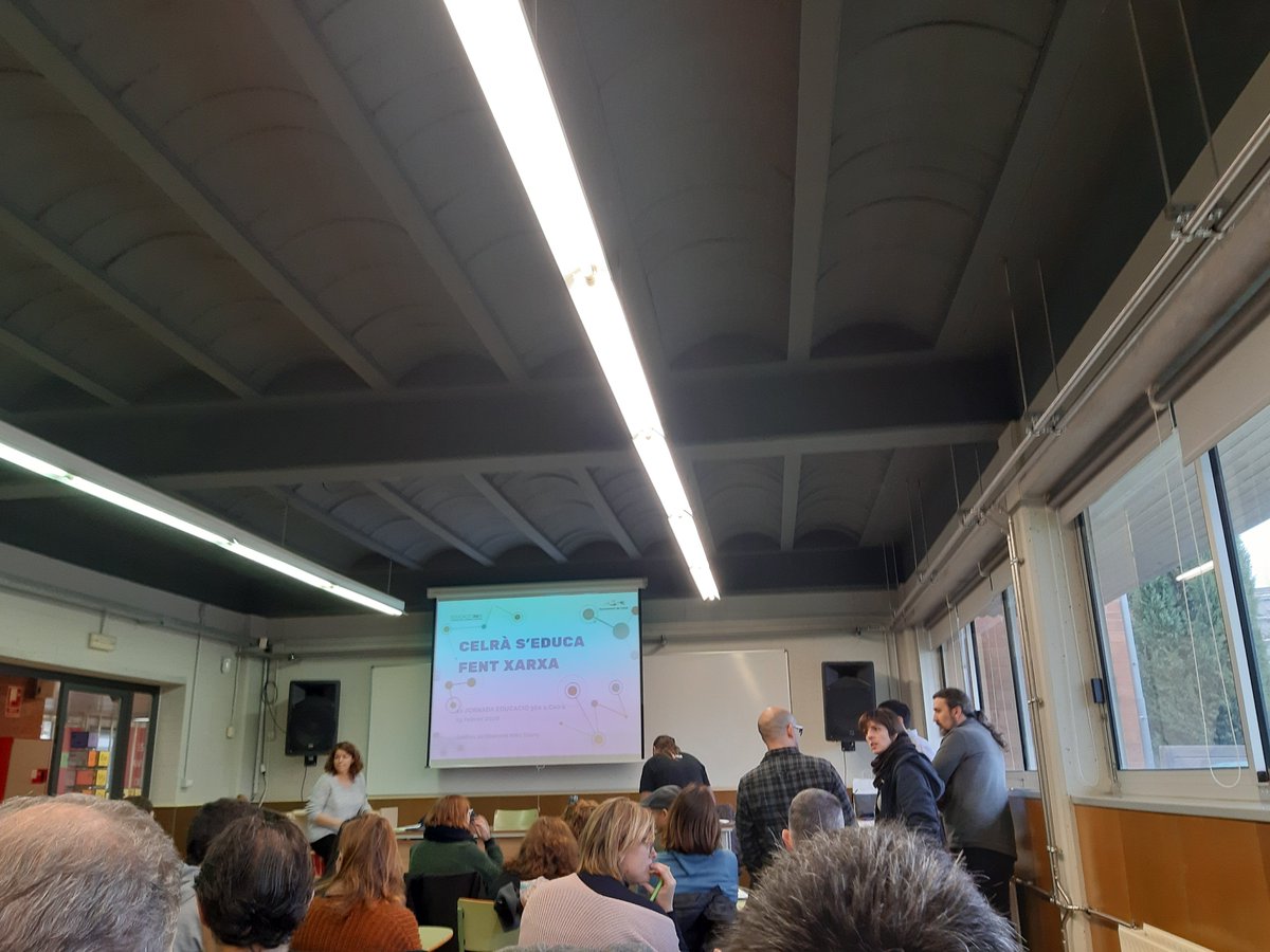 eiaguillaumes's tweet photo. Creant xarxa a #institutcelrà. Comencem! Amb @GuitartMoises. @ajcelra @educacio360 https://t.co/lMFVlMQbDS