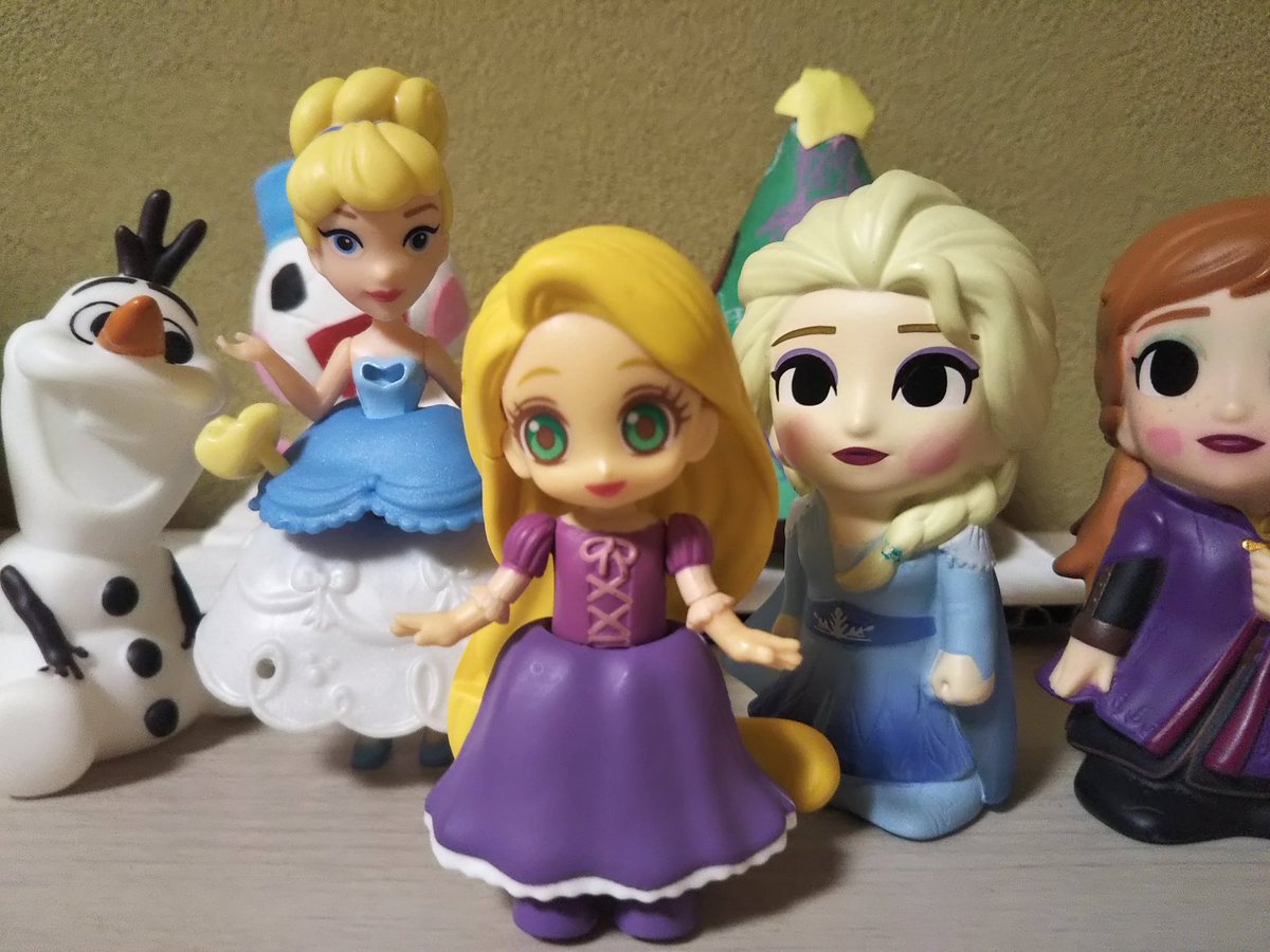 たけうちこうた ｋ 話題のディズニープリンセス版ぷりきゅ と プリコットプーペ リトルキングダムやdisney Friendsと比較するとこのくらいの大きさです あとラプンツェルは髪が伸びる プリコットプーペ ディズニープリンセス