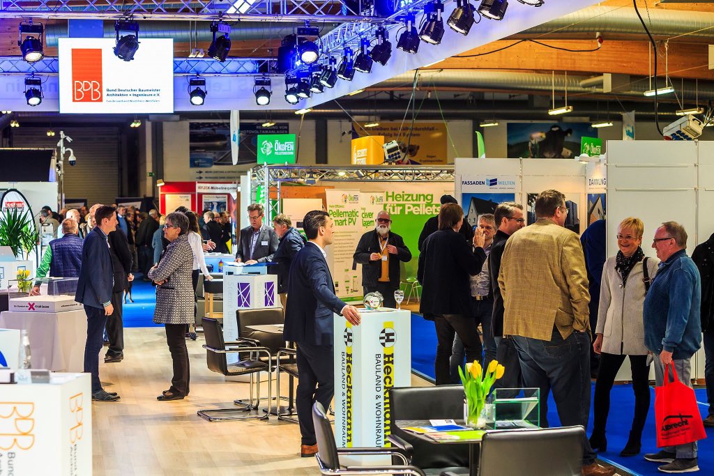 hamm_stadt's tweet photo. Planen, Bauen, Sanieren, Wohnen -
auf der Immobilien- und Baufachmesse #ImBau in den #Zentralhallen informieren noch heute und morgen etwa 90 Aussteller über alle Themen rund um den #Hausbau. 👷🏼♂️🏠🏗 https://t.co/sHKimVnEBB https://t.co/r8C9RYurZm