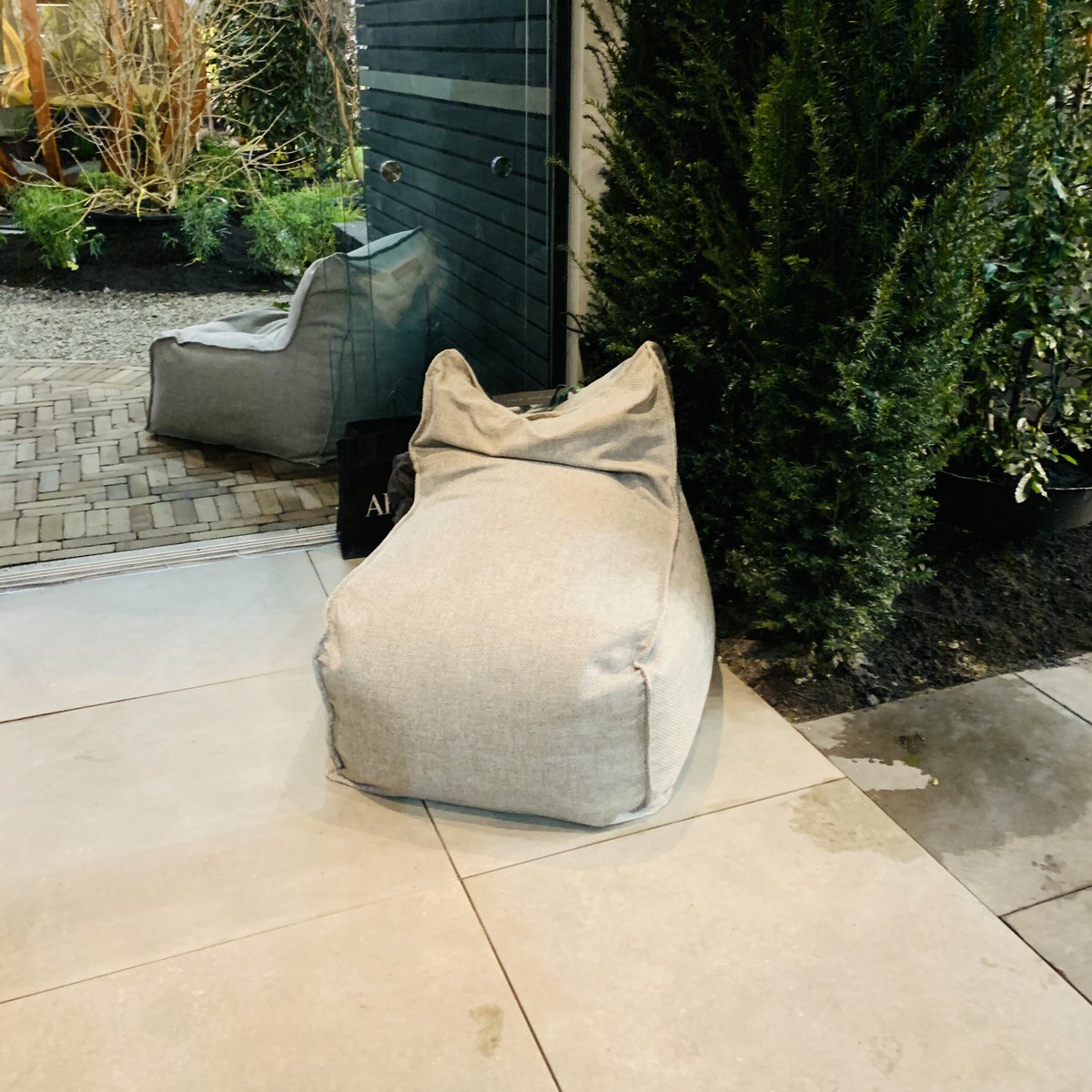 Deze week is de tuinbeurs <a href="/MijnTuinIdee/">TuinIdee</a> weer in Den Bosch. Een leuk moment om nieuwe ideeën op te doen voor je tuin. Hierbij een kleine impressie.

#inspiratie #tuin #tuinieren #buiten #buitenleven #gras #bestrating #betonelementen #verlichting  #tuinidee2020