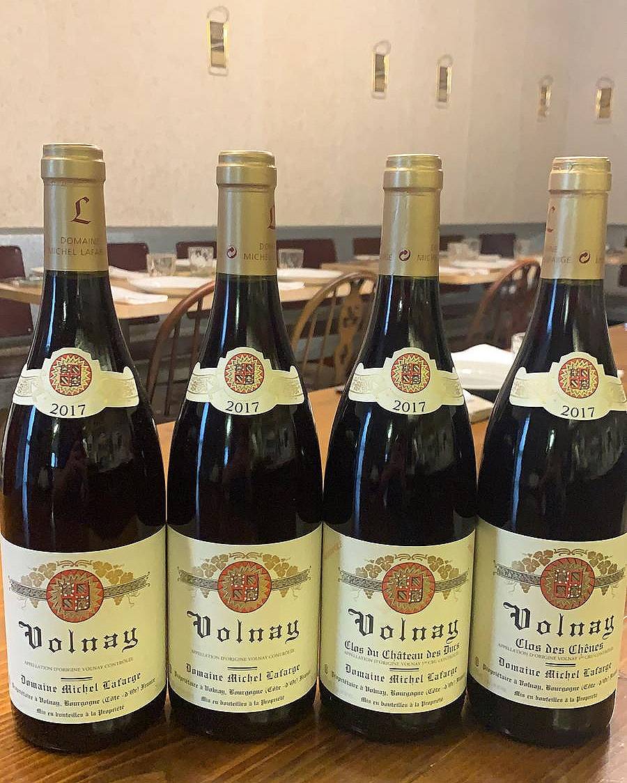 Tesoros de nuestra bodega @domaine_michel_lafarge #michellafarge 🐓 #pampinbar