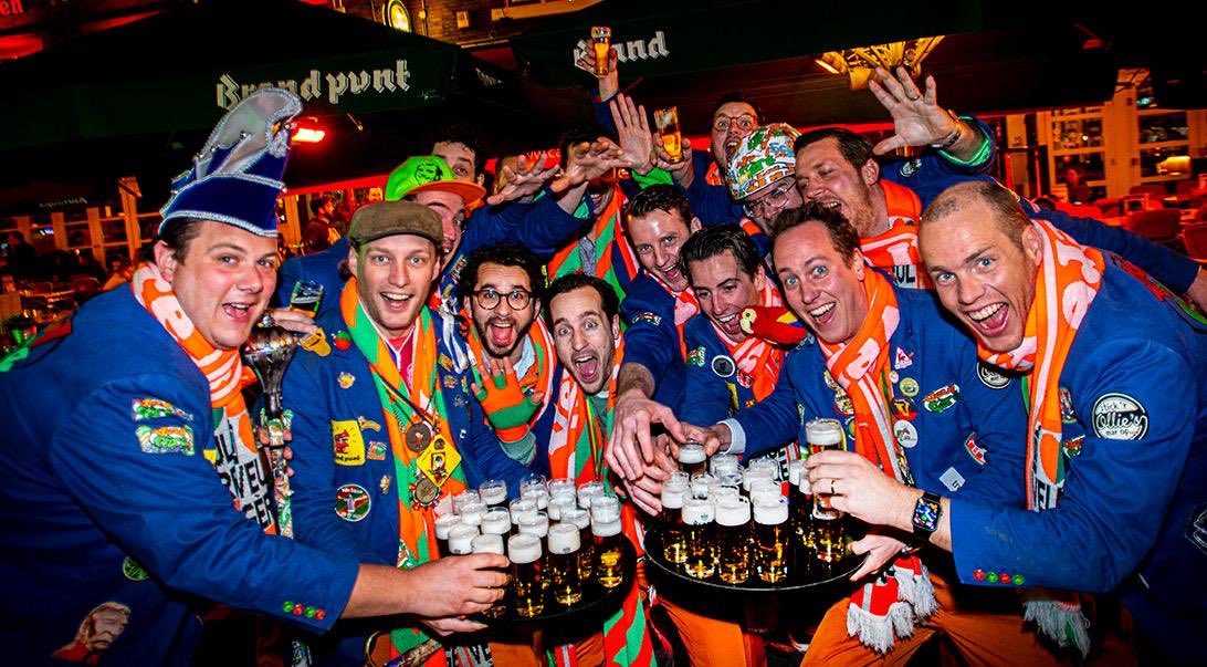 veulgere's tweet photo. Jaaaaaaaa de grôte finale voor kies je kraker.. kunde Ammel nog een keer stemmen meej al je e-mailadressen🎉🎉 Bij deze al un hille grôte ‘dè ge bedàànkt zèèt dè witte’ ⬇️⬇️⬇️⬇️⬇️⬇️⬇️🎉

https://t.co/3QV2HM9ozM 

#kiesjekraker2020 #omroepbrabant #prolongeren  #unlekkerdelleke https://t.co/BUrr9QYgoQ