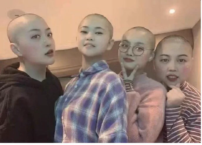 まるで従軍看護婦だ(-＿-)涙が出て来た
彼女たちがどうか無事でありますように！
Wish you safe home again!
#新型コロナウイルス #看護師たち  