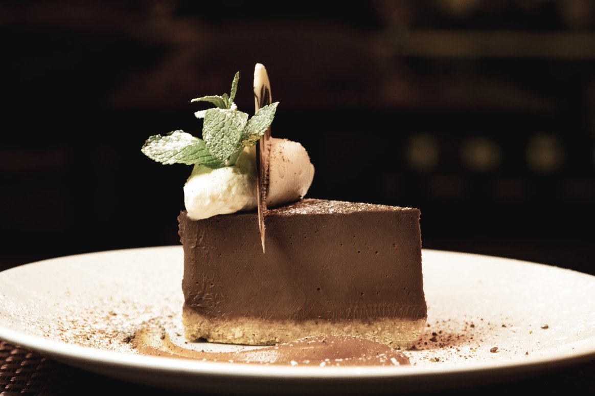 Wet Saturdays call for cheesecake! And when it’s our rich dark chocolate and praline cheesecake with salted caramel sauce, almond crisp and chocolate crunch...you know you’re onto a winner! 😍