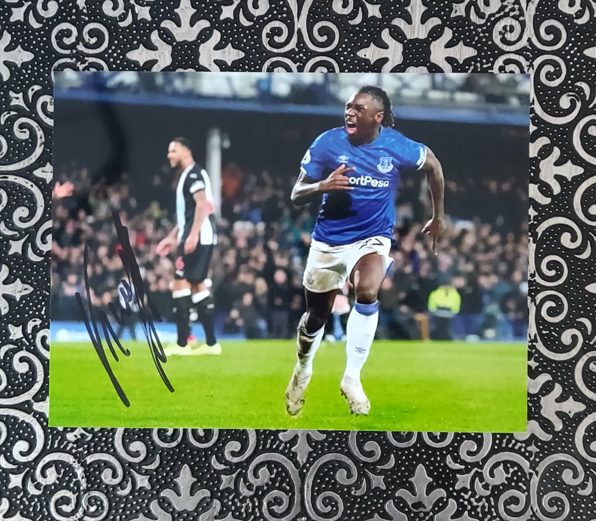 🚨🚨 Signed Moise Kean Picture🚨🚨 To be in with a chance of winning, simply RT this tweet. Winner picked at random Competition closes at 2pm today #UHTPodcast #EFC #COYB #Everton #Kean #Golazo