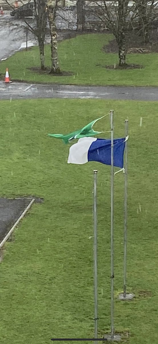 StFlannans's tweet photo. Momentum is picking up here in Ennis.. Prediction:Flannans will have the wind in both halves. All roads lead to @mallowgaa complex. Supporters travel safely. #Hartyparty @claregaacg @ClareFM @ClareChampion @GaaClare @theclareherald @ClareEcho @ClubClareHS @Munsterpps @MunsterGAA https://t.co/DaRzhEuS6n