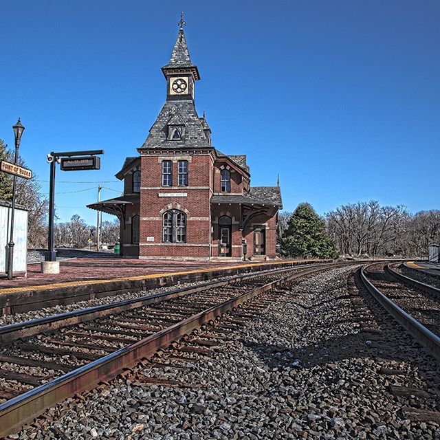 vicki_anzmann's tweet photo. Point of Rocks train station - I love this old building!  #pointofrocks #visitpointofrocksmd #visitfrederick #VisitMaryland #frederickmd #onlyinmaryland #visitfrederickmd #celebratefrederick #ilovefrederickmd #MDinFocus #trainstation https://t.co/BjZzvrwCWE