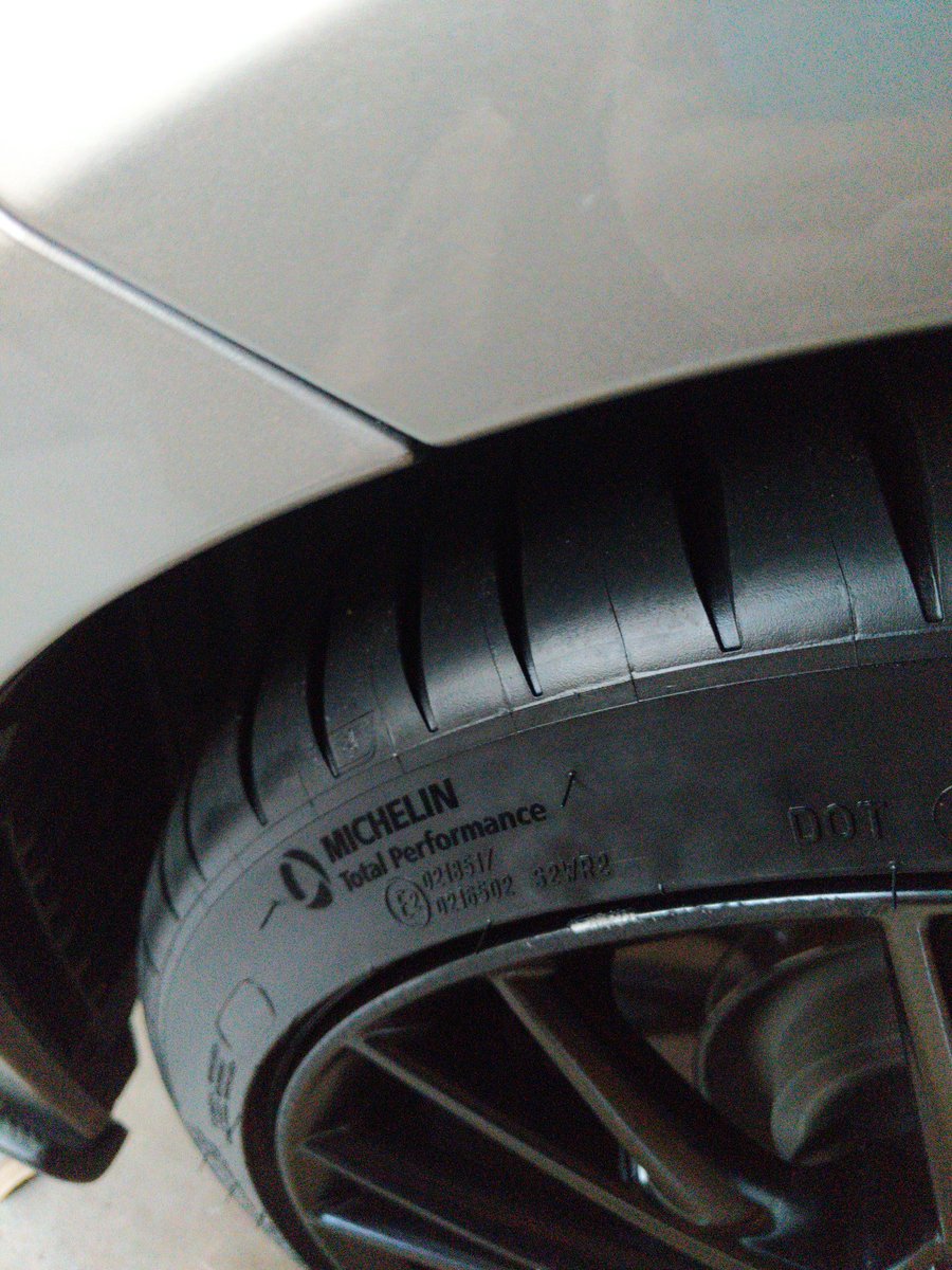 lblee58's tweet image. Ohhhh yeah! @Michelin #PilotSport4S #TotalPerformance