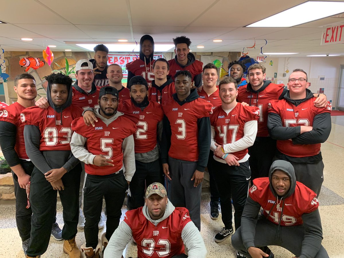 IUPfootball's tweet photo. Had a great time at East Pike Elementary yesterday! 📚

#ReadAcrossAmericaDay https://t.co/Shr1iuCyYP