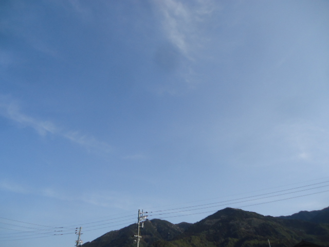 tshinrin's tweet photo. いい天気になりそうだ。３月がスタート！
今日からキャンプ場の予約受付を開始します。
沢山のお問い合わせお待ちしております。 https://t.co/N4JNLpajoT