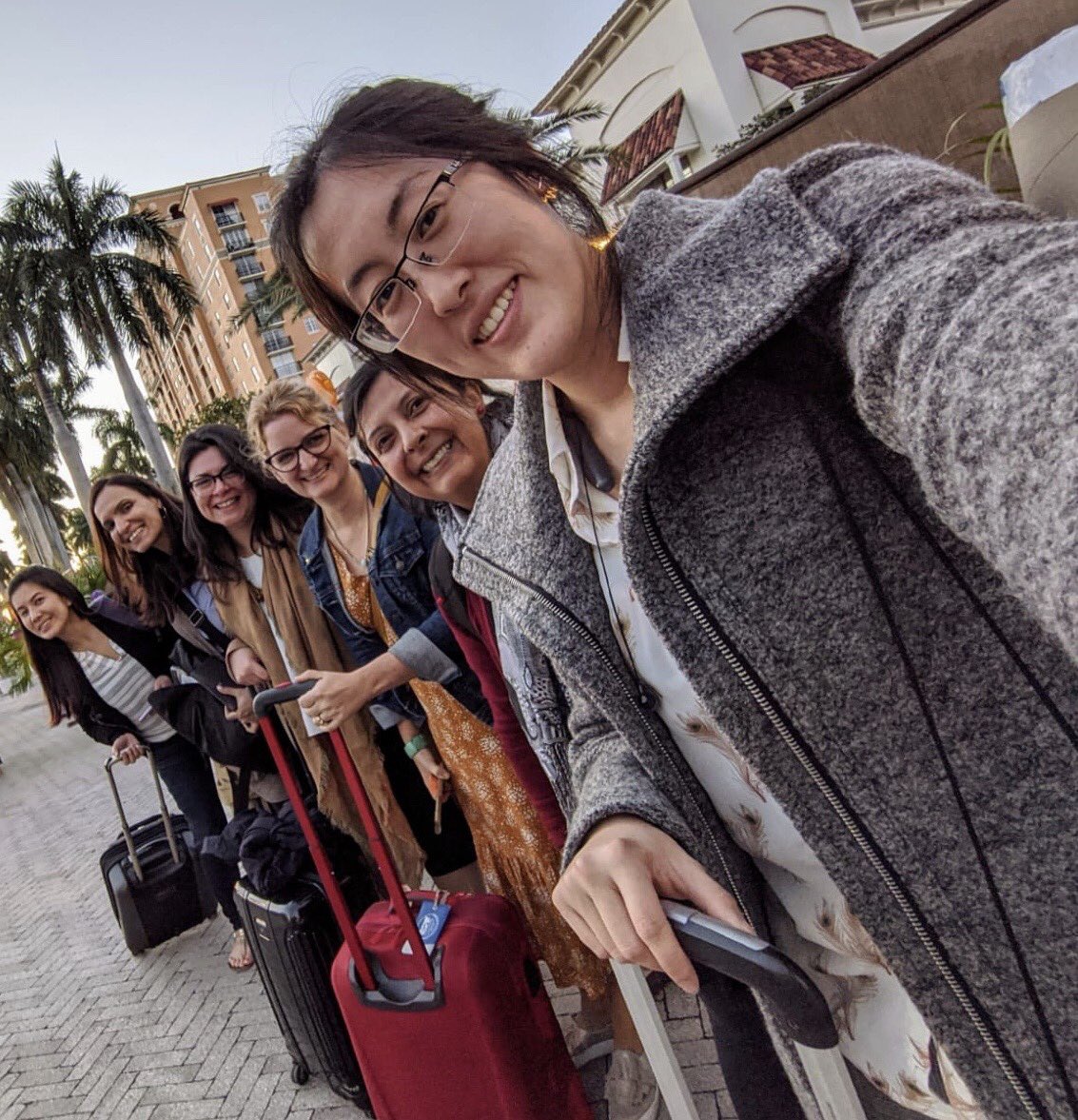JenGommerman's tweet photo. Going to a meeting and seeing new science and old friends is great. Going with your lab is greater. #gommerlab #gommerwomen https://t.co/Zh0V21eqR7