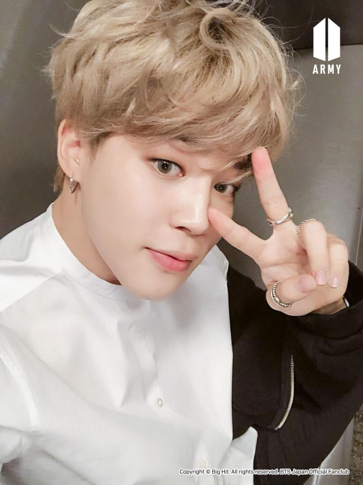 Luanalft's tweet photo. Foram ótimos dias @CASAWINGS_BR eu vou sentir saudades.
🌟 Cooky sua determinação me motiva.
🌟 RJ você é cativante.
Um dia a gente vai se encontrar. A união da nossa casa me emocionou.
Até logo e conte comigo. 😘 💜✌🏻 #BANGWARTSelcaDay #CasaWINGS https://t.co/YFcX2spnuj