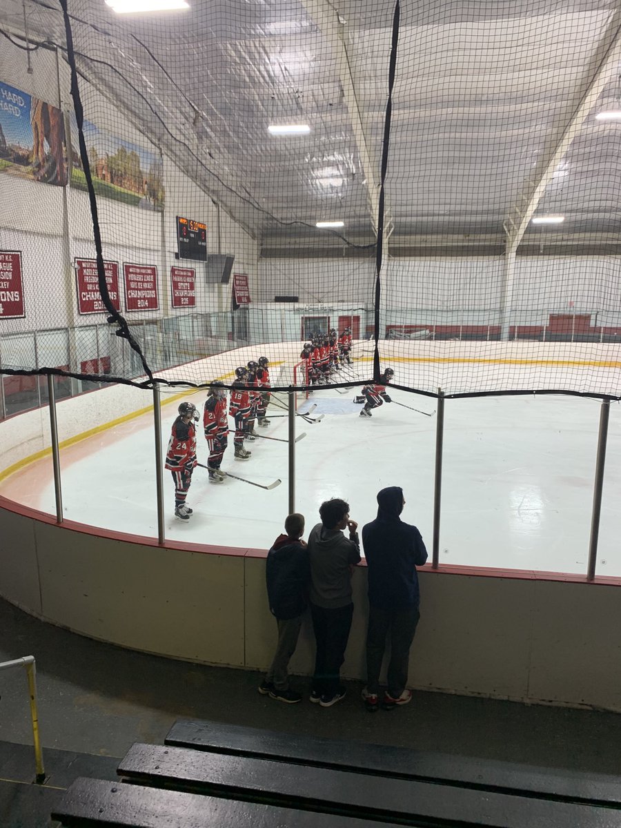 cmkelleyteach's tweet photo. RMHS Girls game about to begin...playing Braintree 🏒 https://t.co/tDhIU1ix2n