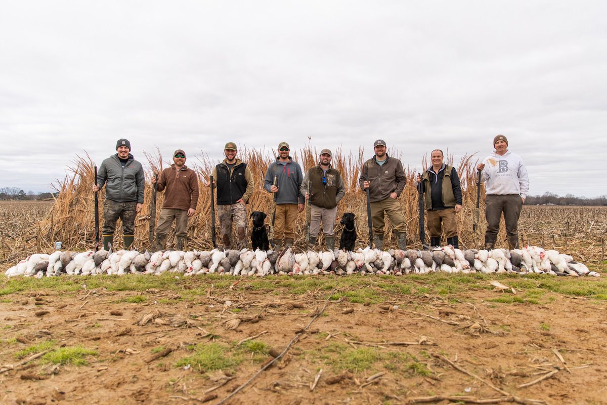Jomo5308's tweet photo. Helluva week. #glorydays #snows20 🌪 https://t.co/HPnlkupTfj