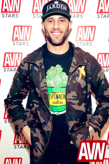 Mi familia @JardinVegas always keeping me fresh... keep your eyes peeled for the new #2020 #JardinApparel<a class="tags" target="_blank" title="On Twitter" href="/?out=eyJ0eXAiOiJKV1QiLCJhbGciOiJIUzUxMiJ9.eyJpYXQiOjE3MjA1MzYzODUsImlzcyI6InR3cG9ybnN0YXJzLmNvbSIsIm5iZiI6MTcyMDUzNjM4NSwiZXhwIjoxNzUyMDcyMzg1LCJyZWRpcmVjdF91cmwiOiJodHRwczovL3R3aXR0ZXIuY29tL0phcmRpblZlZ2FzIn0.RwPwiWTZx5duakR3f_WaY6WZCxDv14MicGERXFTYO4gWUp5lPw_RyoTcm0tQPsocq9MEE7X_sVGqsMawb7705A">@JardinVegas</a><a href="/tag/jardinapparel"class="tags"><span>#jardinapparel</span></a>