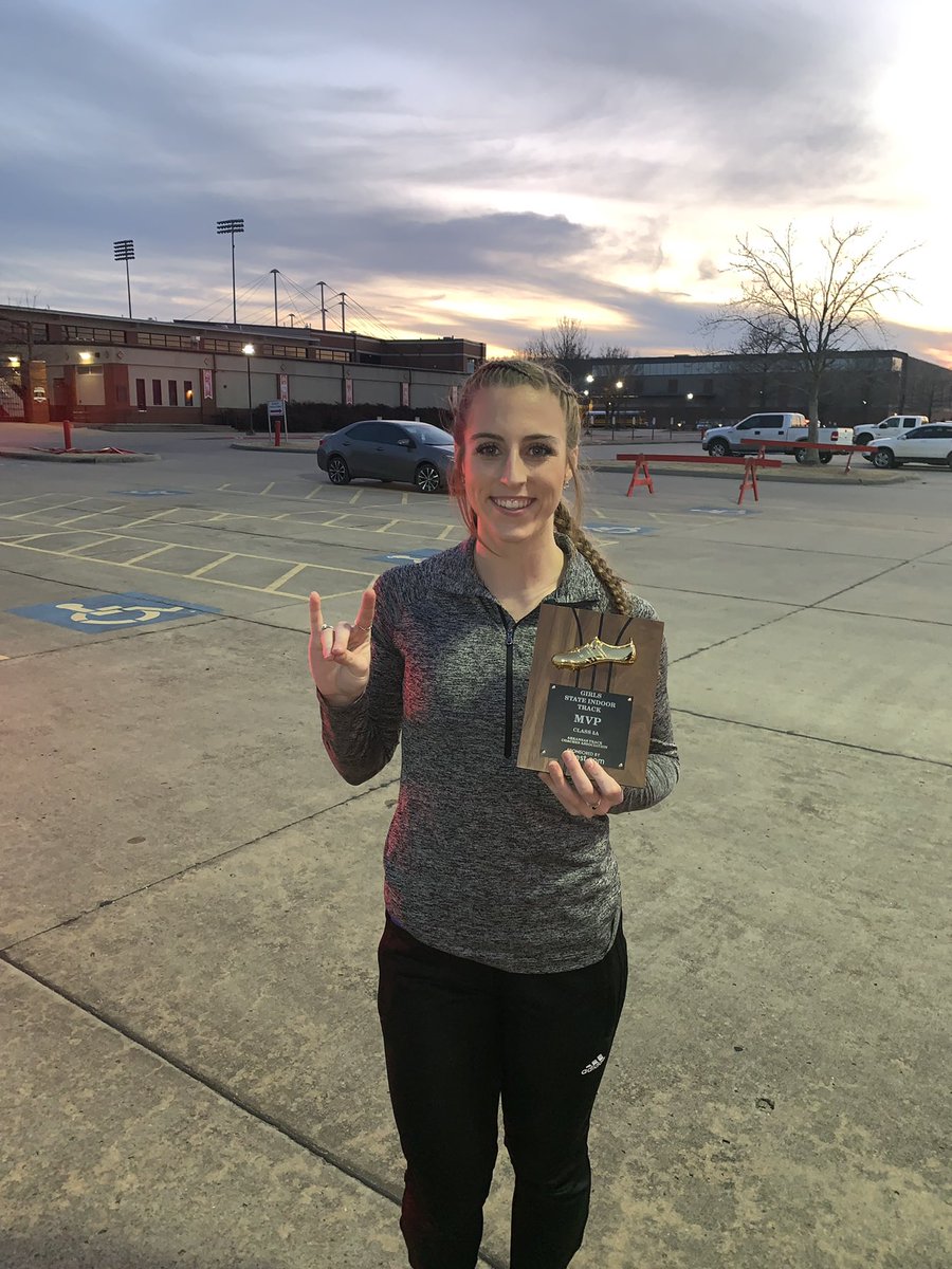 StrongGlenn's tweet photo. So proud of @carly_strong10 and lady jackets as they win the 5A State championship. Carly was named 5A MVP with 3 state championships and a 3rd place finish. 3 PR’s(60-7.59/.01 off state record, 400-56.98, 200-24.78) #gocarly https://t.co/eSOiPvLqrZ
