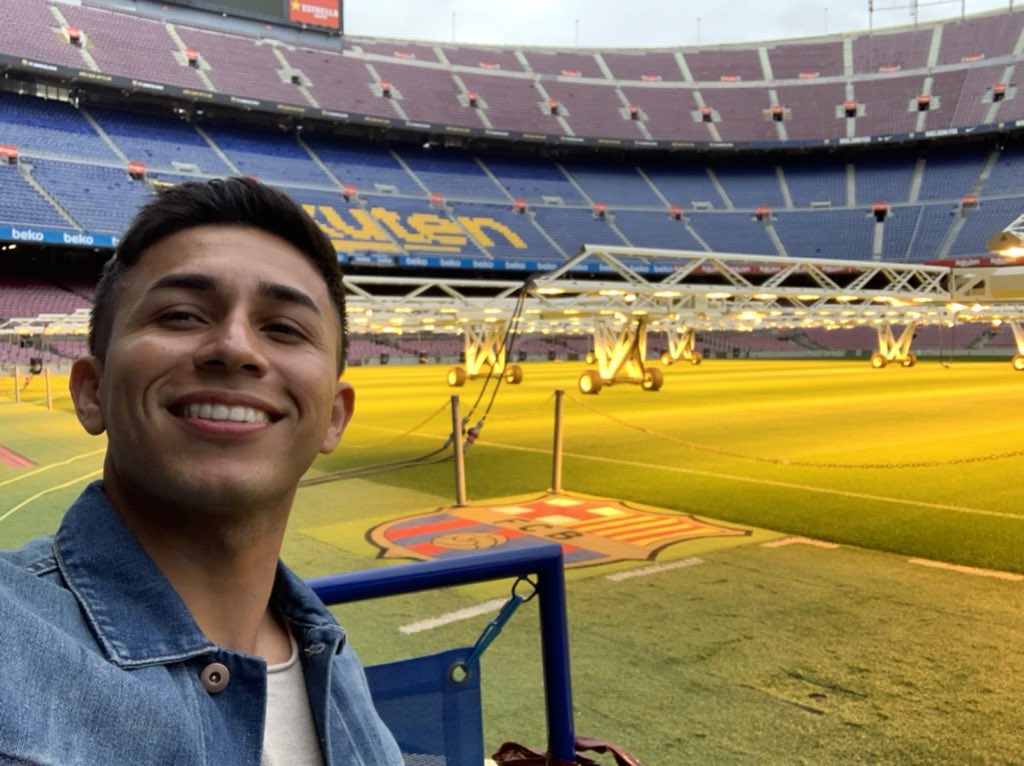 ivanSTI_'s tweet photo. El mejor dia de mi vida #ViscaBarca 🇪🇸 mañana no’s vemos en el juego https://t.co/gDzzRa4T93
