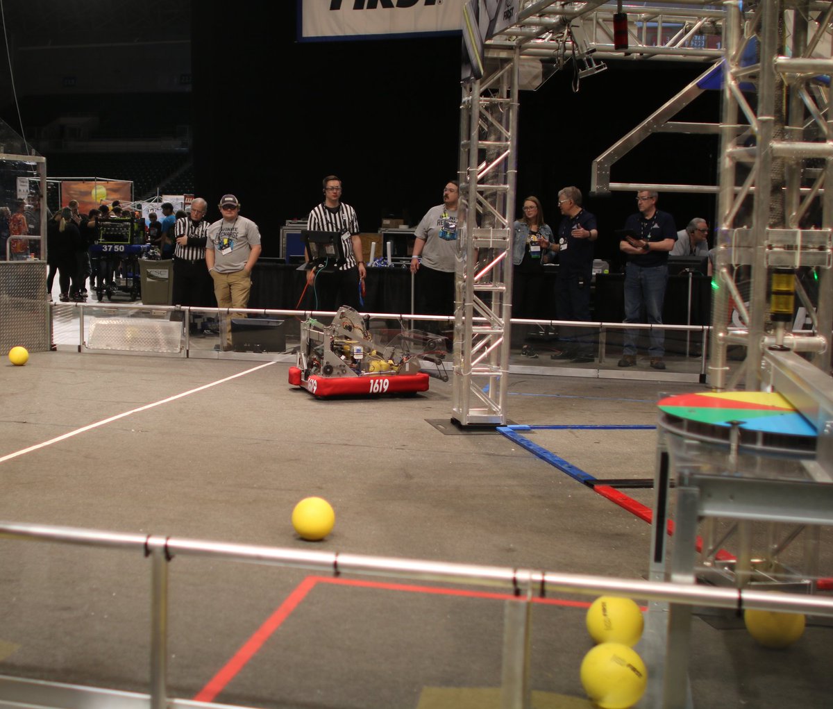 Our 2nd seed alliance won our first Quarter Finals match with a score of 240-113 and a triple balanced climb! 
#omgrobots #FIRSTGreatNorthern