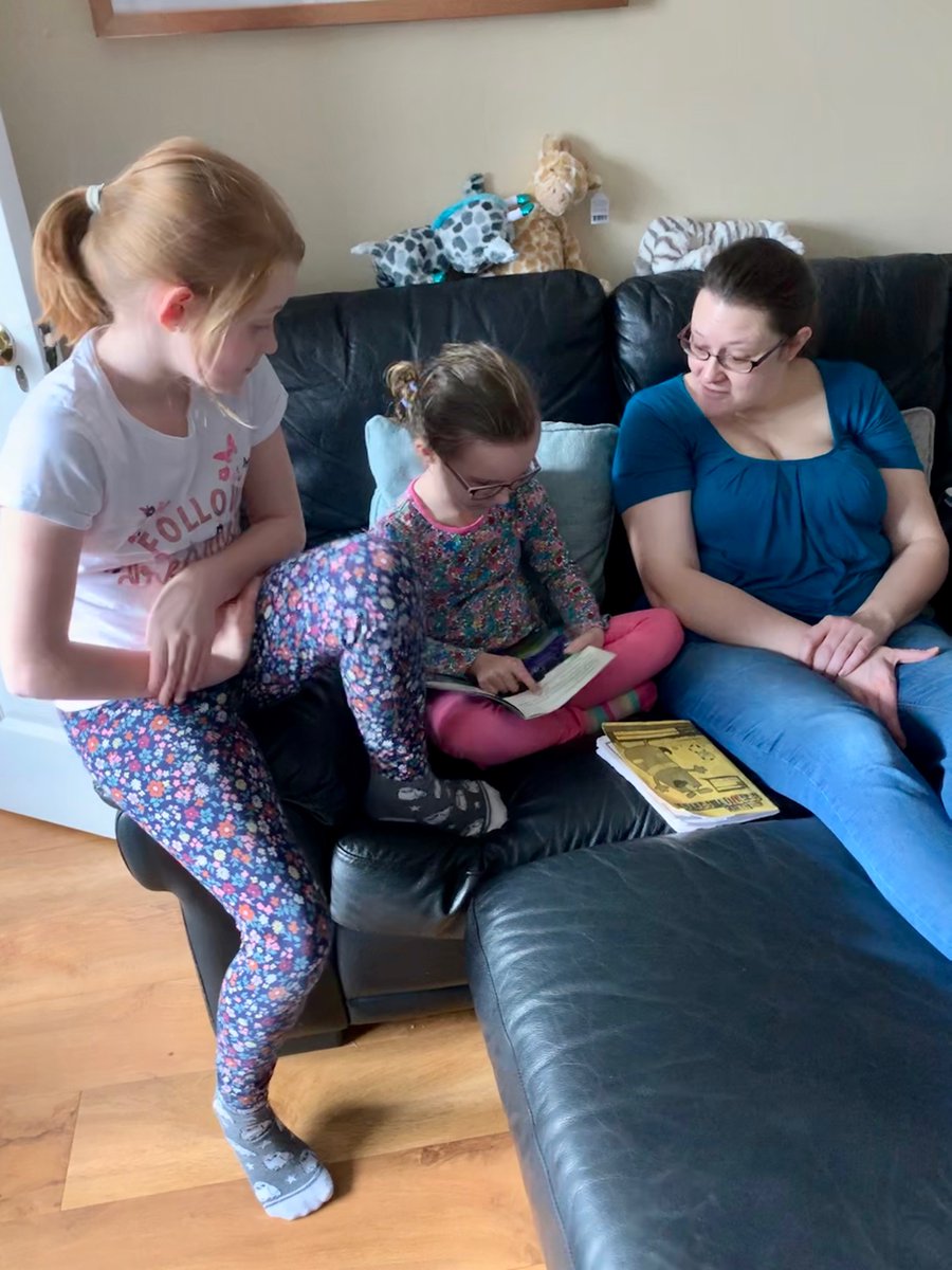 EHacklett's tweet photo. #READFebruary2020 Day 29 (the bonus day!): Rose’s favourite thing to do with books and stories has always been to share them with others. She read brilliantly to her baby brother this morning and then impressed her Aunty and cousins with her reading this afternoon! 📕👌🏼📒❤️📙 https://t.co/5TMHTXzGu5