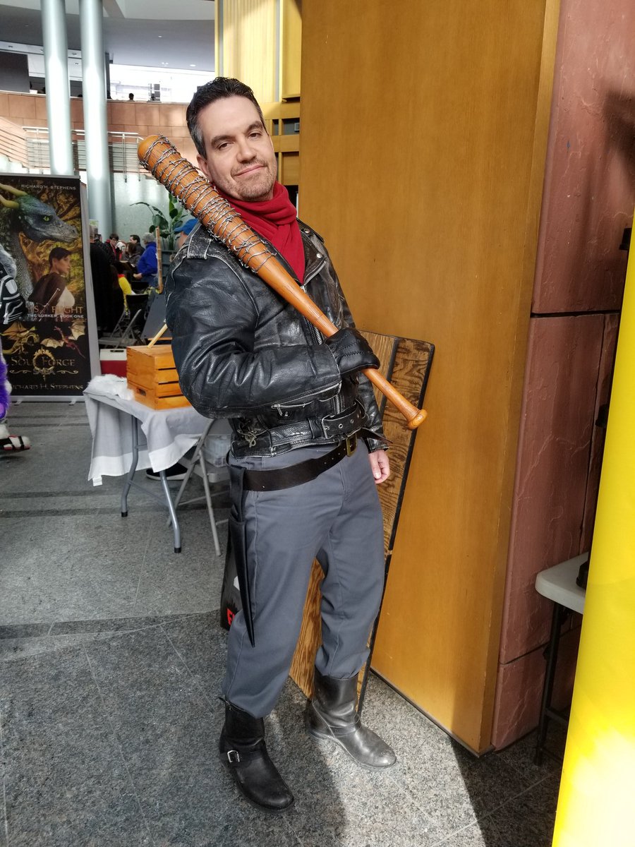 TweetyTea19's tweet photo. @vicmignogna @CityKitchener #DTKLove #KCC2020 #KitchenerComicCon one never know who you might meet #kwawesome https://t.co/DPJboAKtAn