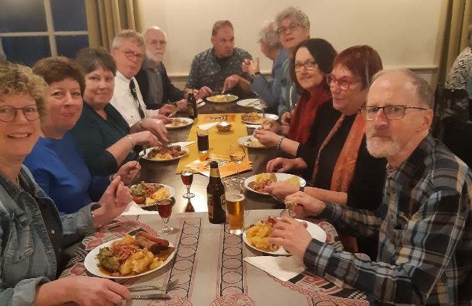 Stamppot om gezamenlijk een mooie dag in #Niehove passend af te sluiten. De vertellers van Kom Op Verhoal hebben genoten van deze dag vol #streektoal. 

Regiotheater Niehove het soamen met <a href="/MWesterkwartier/">Mien Westerkwartier</a> een mooie stap zet om et vertellen en Nijhoof dicht bij mekoar te brengen.