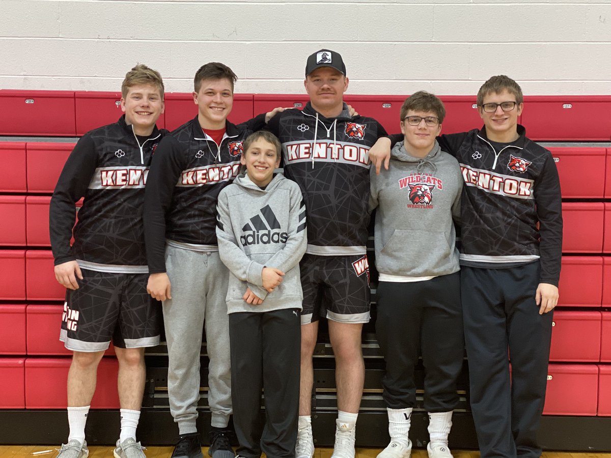 lesliecochen36's tweet photo. Way to go @wrestlingkenton ! Eikenbary, Rhoades, Bays , Manns, Dye and Bowling all place at sectionals  @NoahEikenbary @bingbing_o2 @KentonWildcats https://t.co/3GHgyaDin6