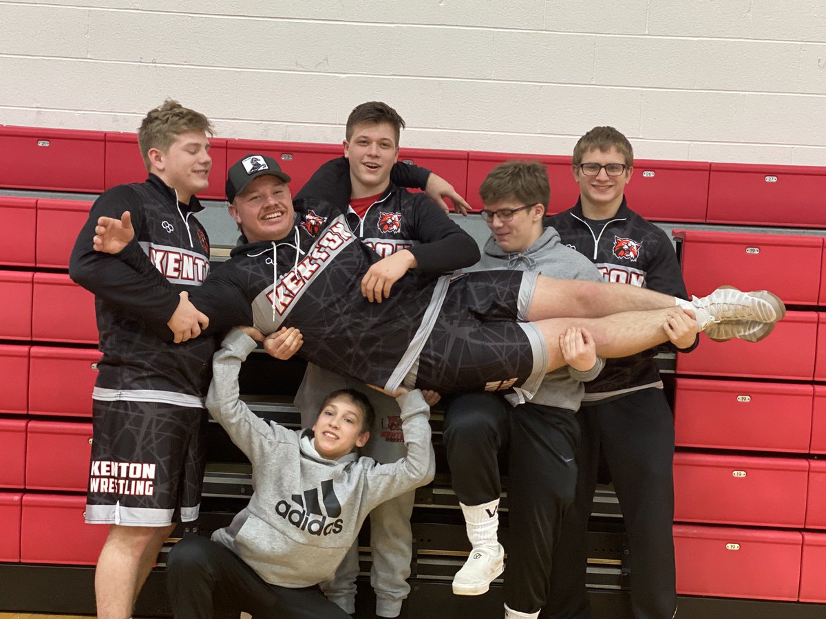 lesliecochen36's tweet photo. Way to go @wrestlingkenton ! Eikenbary, Rhoades, Bays , Manns, Dye and Bowling all place at sectionals  @NoahEikenbary @bingbing_o2 @KentonWildcats https://t.co/3GHgyaDin6