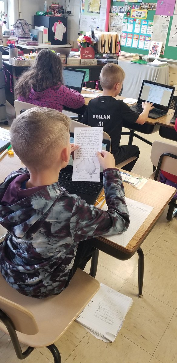 staschke_s's tweet photo. You can never have enough nonfiction in your classroom. ❤
#ElementaryTeacher #ThirdGrade #YearTwo #MyPassion #ILoveTeaching #LoveMyKiddos #PowerOfReading https://t.co/oqWO0iVmo1
