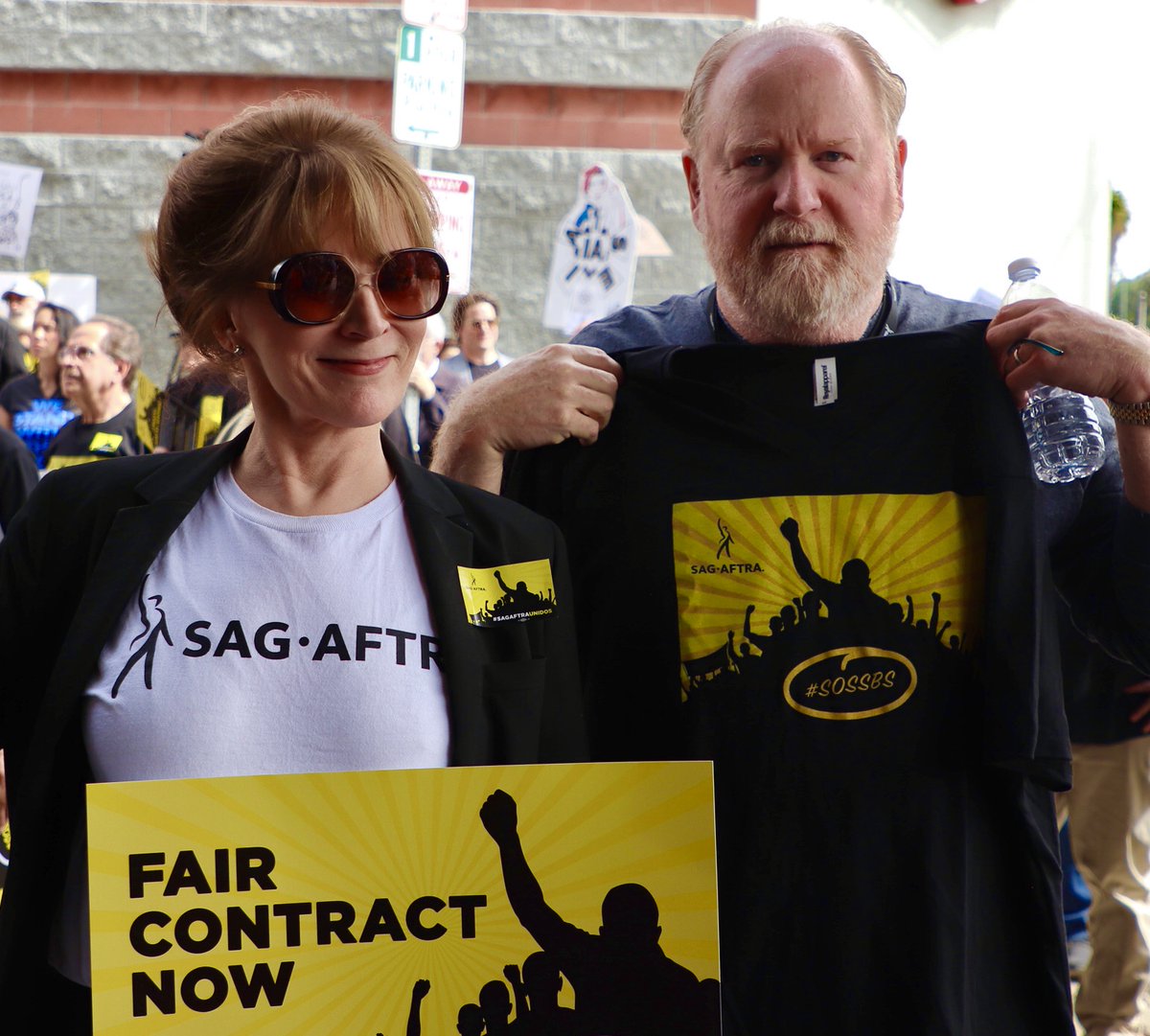 MembershipFirst's tweet photo. #SAGAFTRA Los Angeles President @prichardsonla
and Los Angeles 2nd Vice President @TheDaveJolliffe
fight for a fair contract for fellow #SBS workers.
#SOSSBS #SAGAFTRAUNIDOS https://t.co/tEmcksVrXU