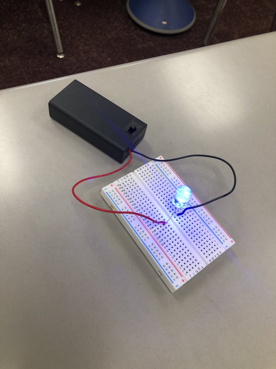 teacherkpratt's tweet image. Many different ways to create a complete circuit. There are still some similarities.  What do you notice is similar between these working circuits? @napls_ps @E4Tech_Teacher #e4tech