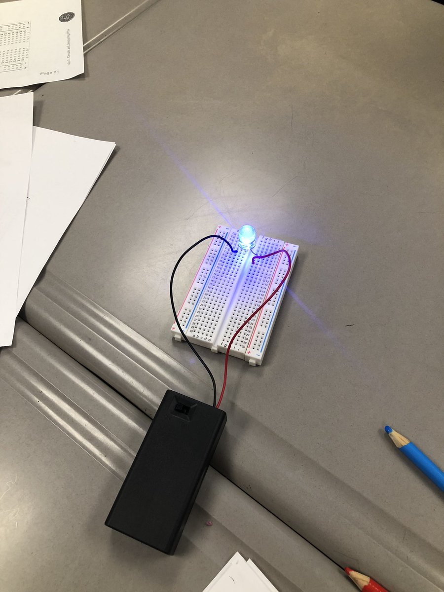 teacherkpratt's tweet image. Many different ways to create a complete circuit. There are still some similarities.  What do you notice is similar between these working circuits? @napls_ps @E4Tech_Teacher #e4tech