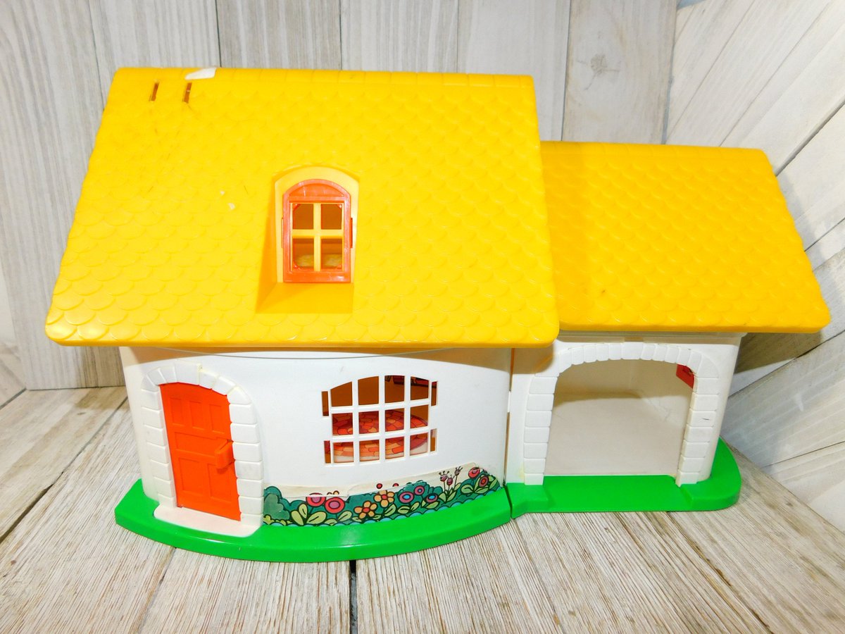 chestnutcrochet's tweet photo. Sharing for Lori Planken on Etsy
Really love this, from the Etsy shop Daysgonebytreasures. https://t.co/nxa9ZddDBW #etsy #toys #children #dollhouse #smalldollhouse #vintagedollhouse #webblescottage #dollcottageweebles #toycottagewebbles #toyweebles https://t.co/HseWBf6noe