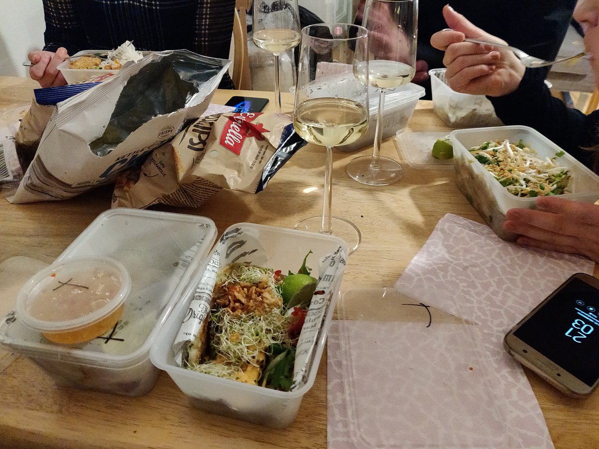 #elämäkuvina-haaste: Ei sanoja, ei ihmisiä. Haasta päivittäin seuraava.  6/7 päivä 🥂🍜 Haastan <a href="/KaroliinaLii/">Karoliina Liimatainen</a> 📸