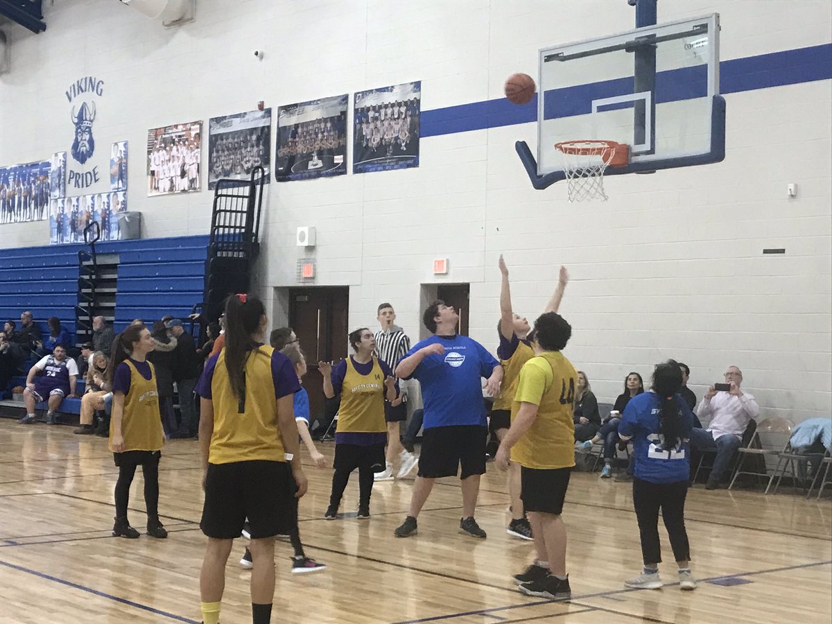 SylProjectUnify's tweet image. Our Unified team from Sylvania did a great job at the Dundee Unified Basketball game. Way to go athletes!