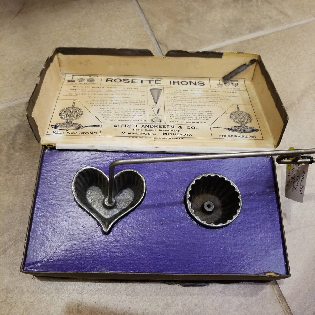 FiengoJane's tweet photo. Rosette Patty Irons!!!! Neat!!! #itsallgoodep #antiques #vintage #bethsbooth #theantiquemallelpaso #helenshiddentreasures #helenschoice #Janeswall #circa #shoplocalep #howboutit #inittowinit #look #centralelpaso #neat #whatsup #inmyzone #old #books #cookiejars https://t.co/awEIjX25wV